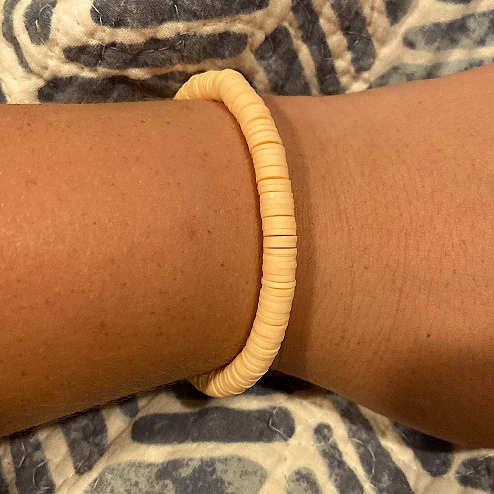 A coral clay bead bracelet for women and kids